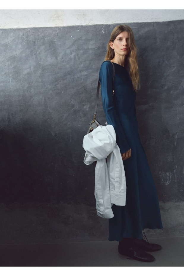 Uzun saten elbise - 6