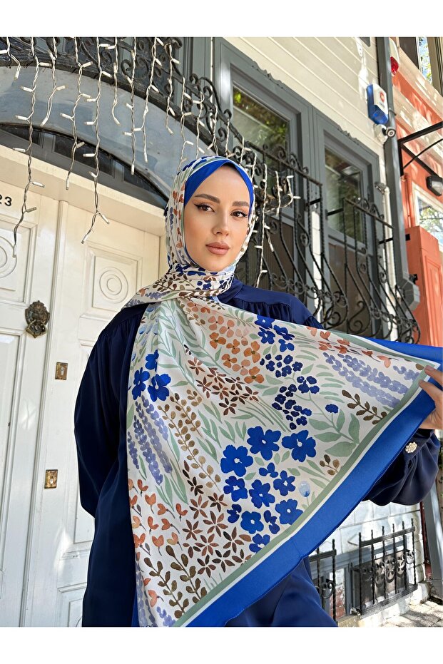 شال منقوش بالألوان المائية