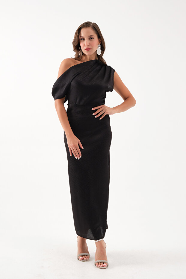 Kadın Siyah Degaje Yaka Desenli Midi Elbise - 4