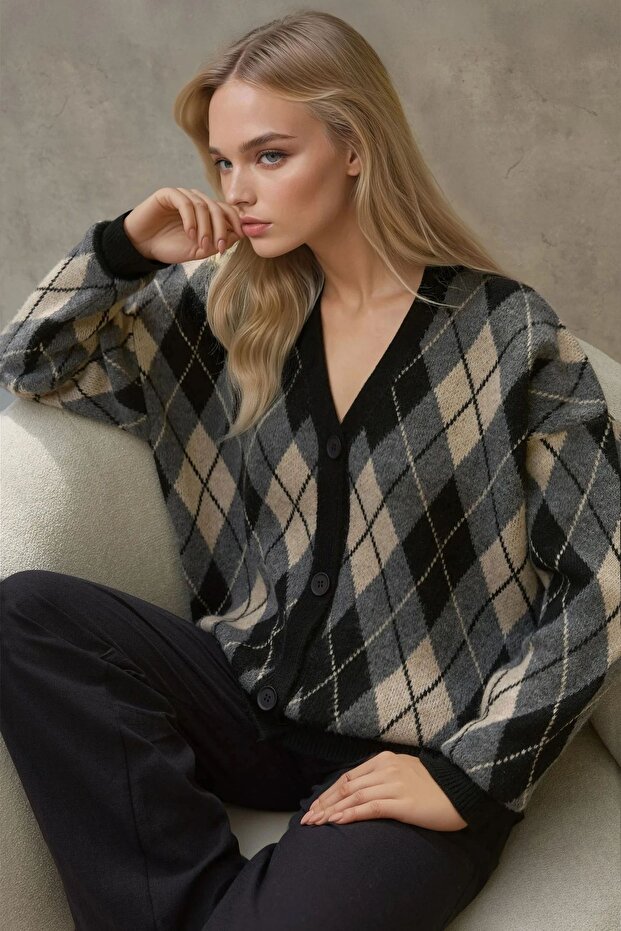 Düğmeli Uzun V-Yaka Geometrik Örme Hırka - 1