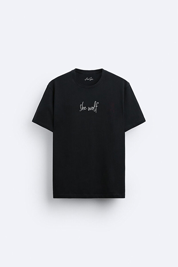 تي شيرت للجنسين بتصميم مطبوع عليه She Wolf Female Wolf Minimal Text