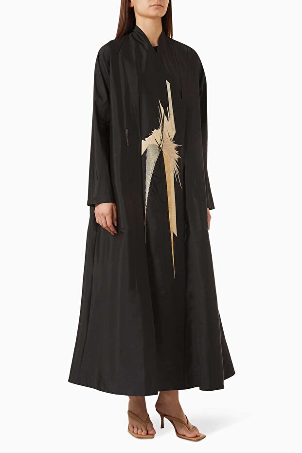 Stylish Geometric Patterned Abaya with Long Sleeves and Open Front Design Offers Comfort and Practicality