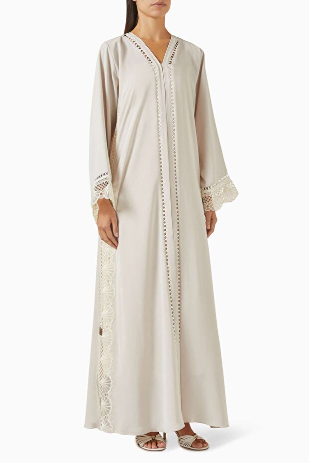 Lace Detailed Abaya with Elegant Design Ideal for Casual and Formal Occasions