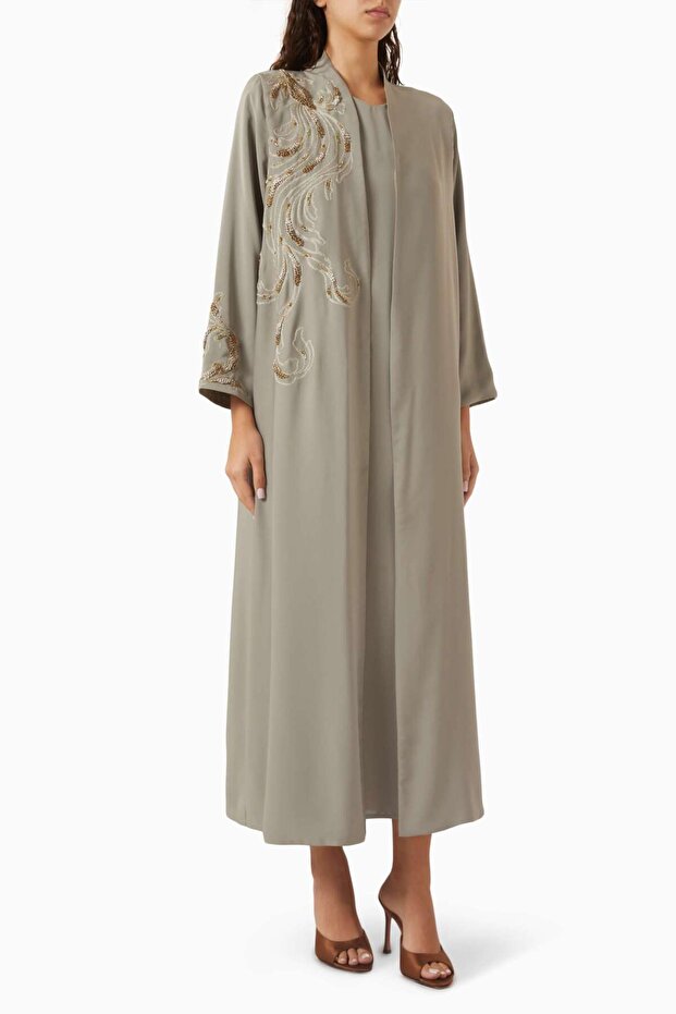 Elegant Nida Abaya with Beaded Detail: a Meeting of Comfort and Elegance