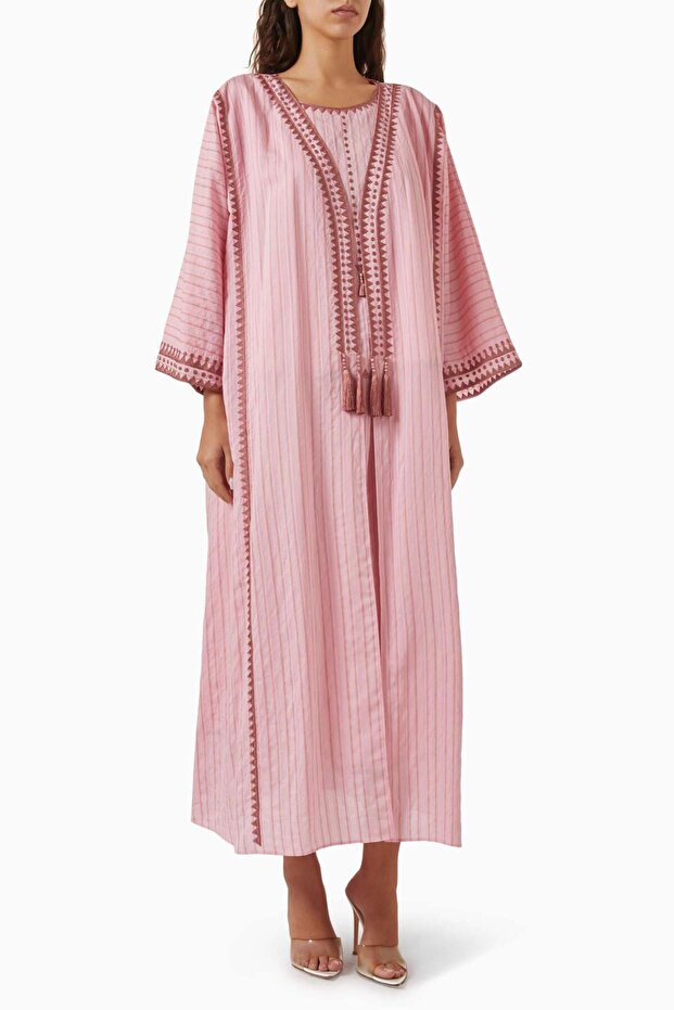 Stylishly Designed Two-Piece Abaya Set Meets Fashion with Traditional Craftsmanship