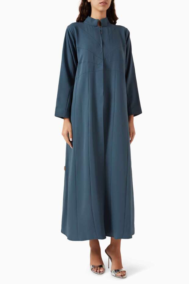 Comfortable and Functional Set with Stylish Panel-Cut Abaya