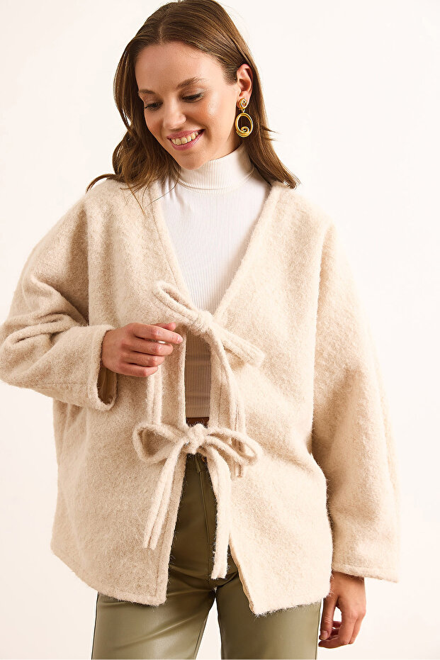 Kadın Ekru Astarlı Bağcık Detaylı Kırçıllı Kaşe Ceket CKT-19000460 - 3