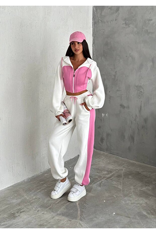 Női, kétszínű, háromszálas, dombornyomott szövetből készült, laza öltöny - 1