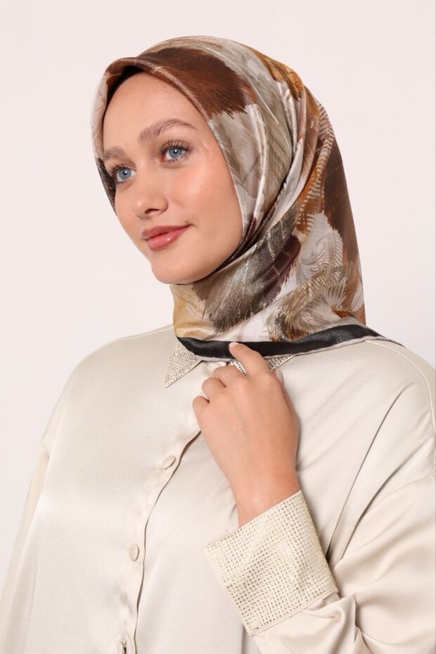 وشاح كريستالي لامع بنمط أوراق الخريف - 1