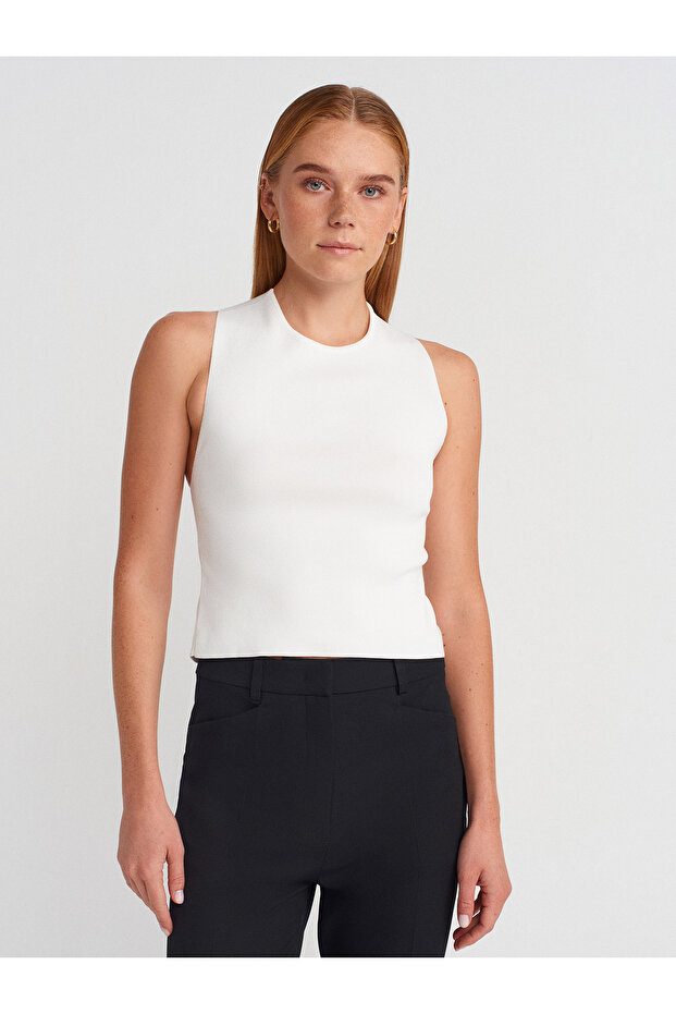 10795 Crew Neck Knitwear with Back Detail - Top-White