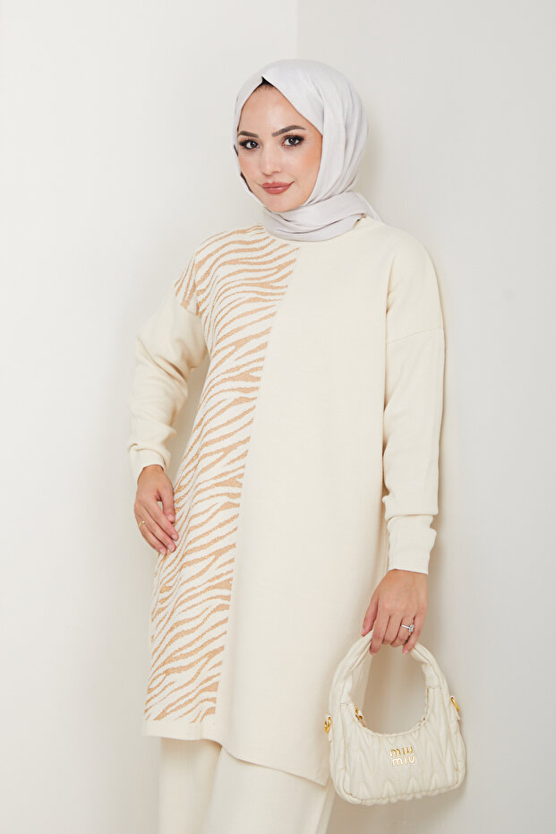 طقم تونيك مع بنطلون لامع بطبعة جلد الفهد - 3