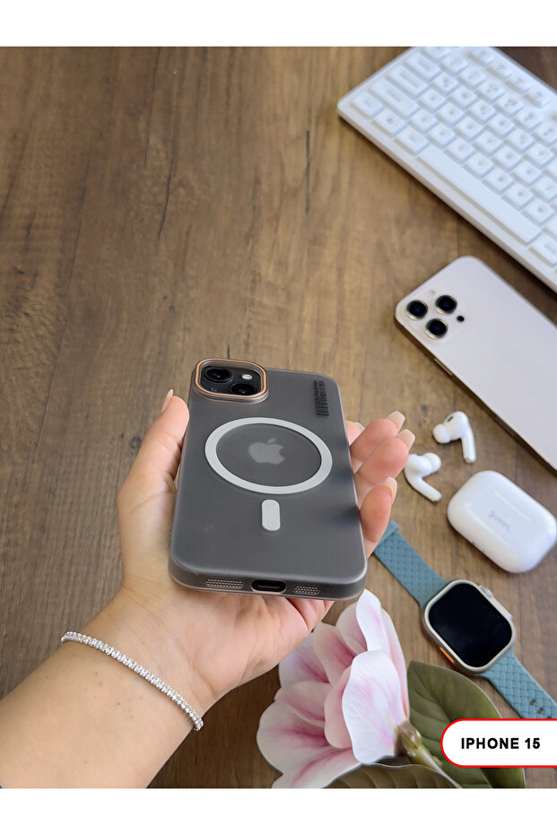 حافظة KLEIN صلبة غير لامعة متوافقة مع تقنية Magsafe لهاتف iPhone 15 - 5