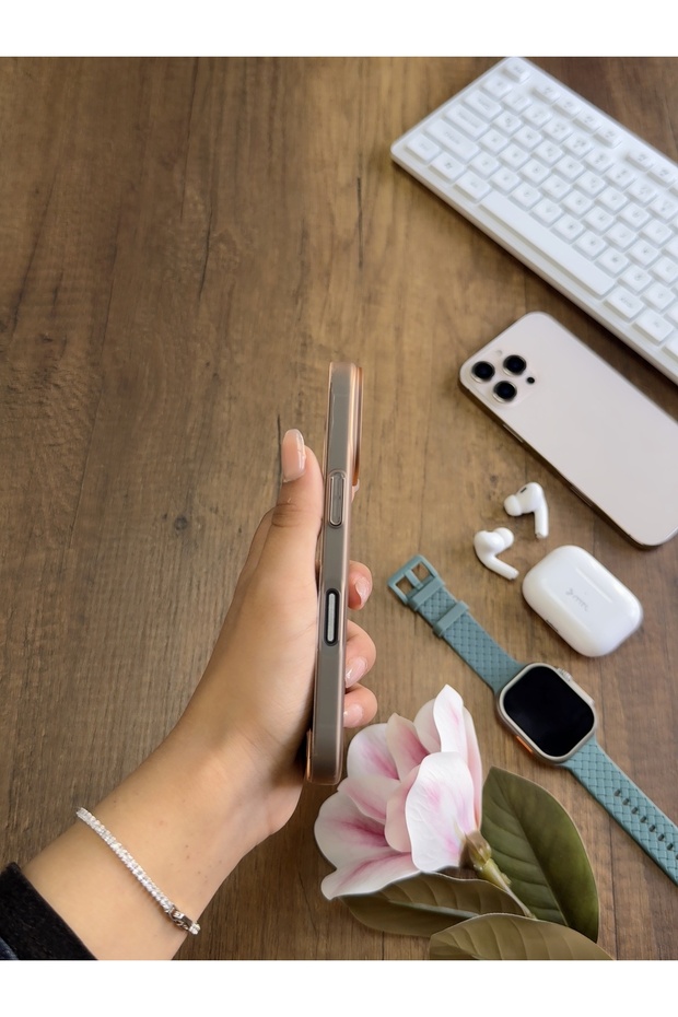 حافظة KLEIN صلبة غير لامعة متوافقة مع تقنية Magsafe لهاتف iPhone 16 - 6