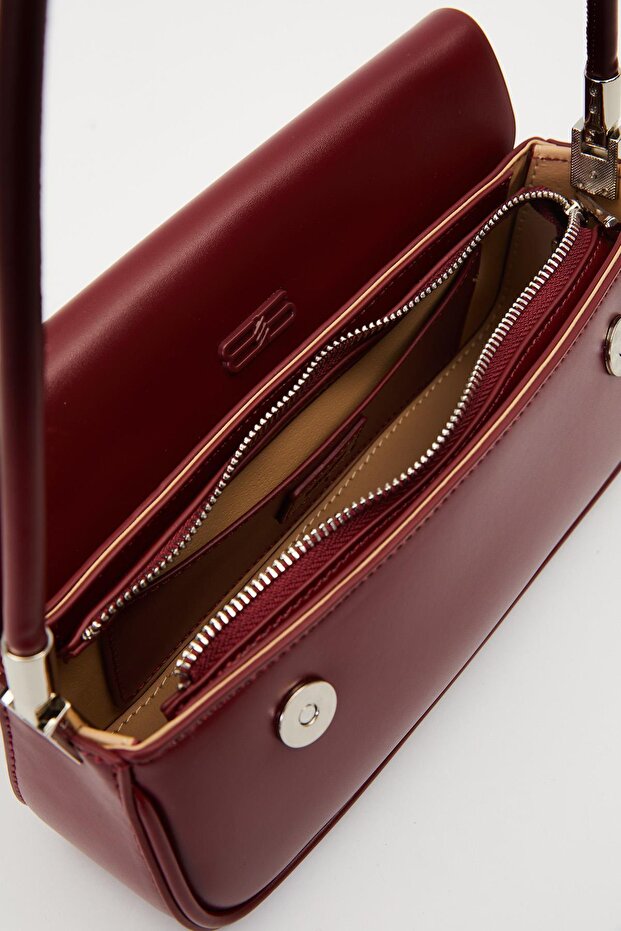 حقيبة كتف بحزام طويل باللون الأحمر - 3