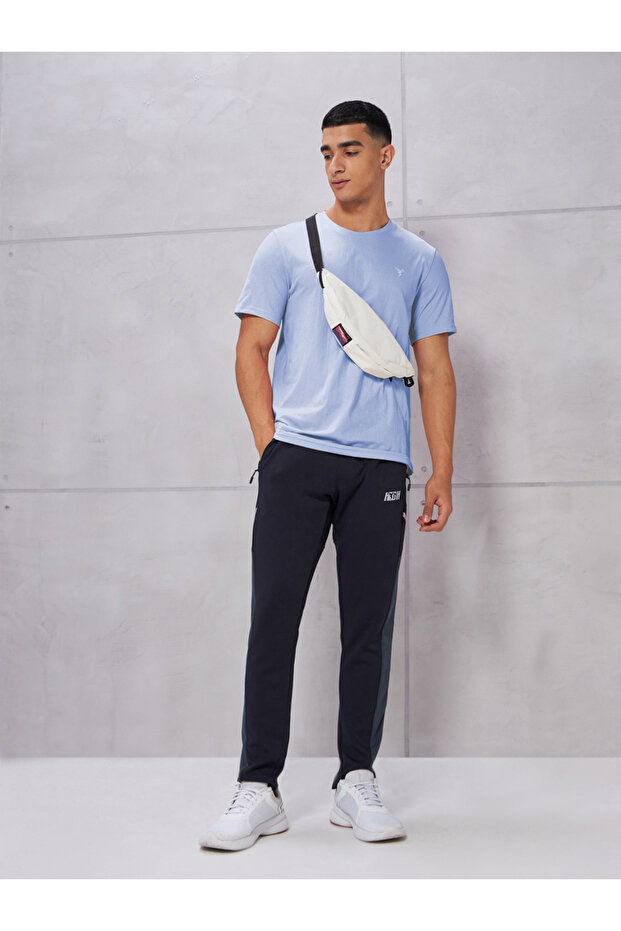 تي شيرت رجالي سادة بقصّة Slim Fit ورقبة دائرية