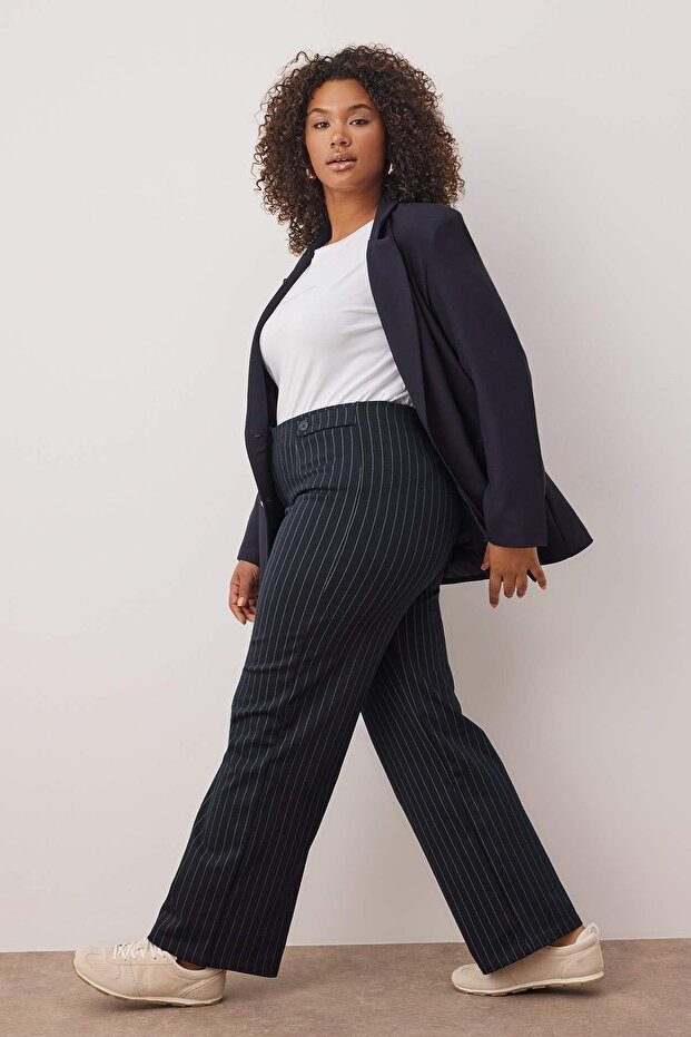 Granatowe, proste, prążkowane, dzianinowe spodnie z interlockiem w dużych rozmiarach TBBAW26AR00002 - 2