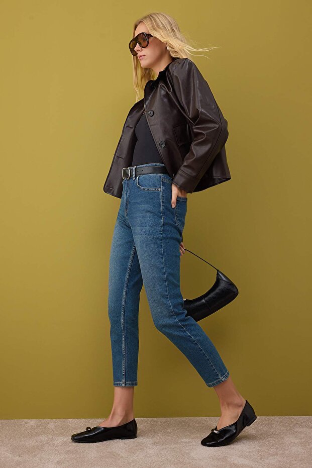 Mavi Yüksek Bel Esnek Comfort Yeni Mom Jeans TWOAW26JE00056 - 2