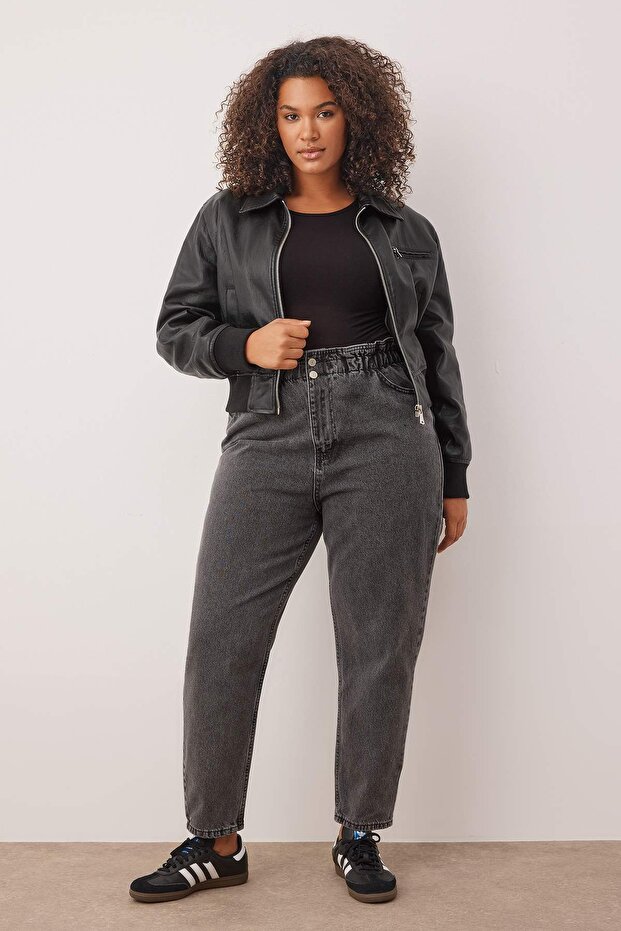 Szare jeansy mom jeans z wysokim stanem i gumką w pasie, duże rozmiary TBBAW23JE00002 - 2