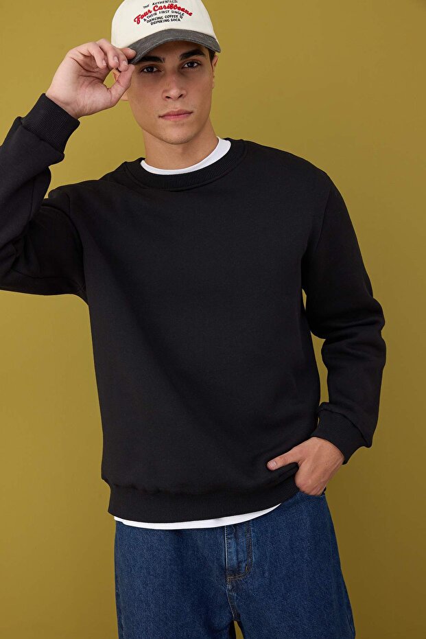 Siyah Regular/Normal Kesim Bisiklet Yaka Kalın/İçi Şardonlu Sweatshirt TMNAW26SW00018 - 5