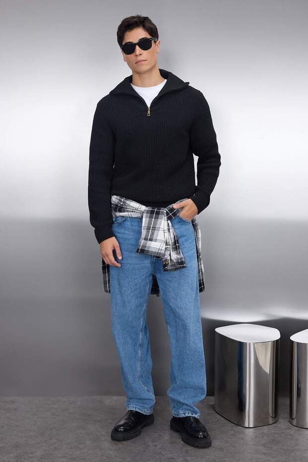 Czarny sweter z golfem - regularny krój, wełna, zapinany na zamek Tmnaw22Kz0347 - 1