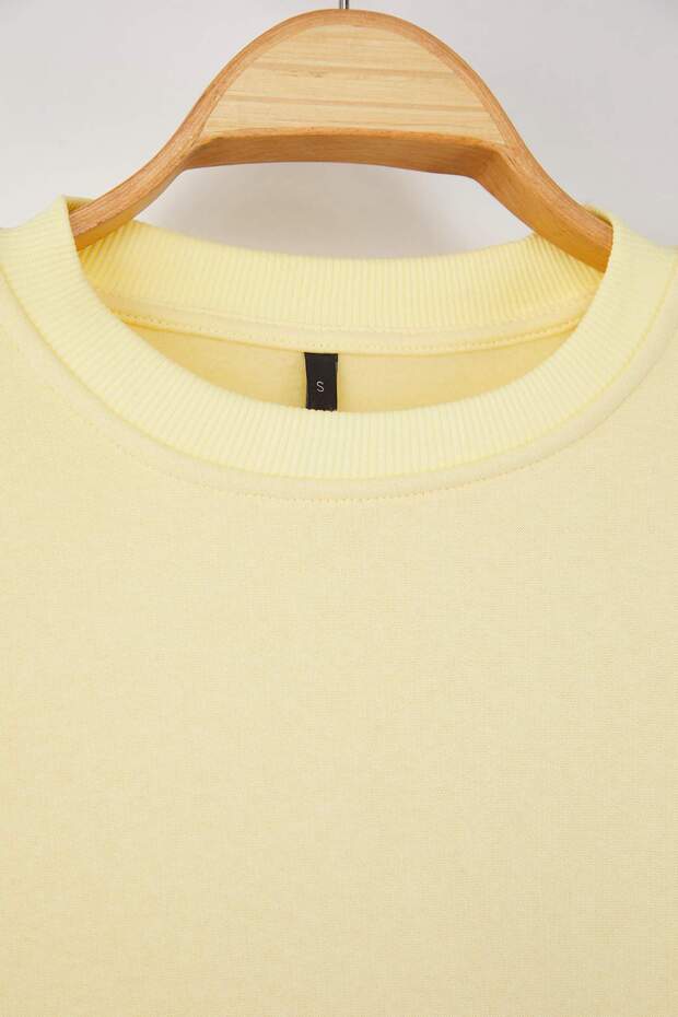 Açık Sarı Oversize/Rahat Kesim Basic Bisiklet Yaka Kalın/İçi polarlı Örme Sweatshirt TWOAW24SW00102 - 6