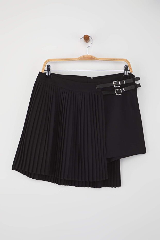 Siyah Piliseli Kemer Detaylı Mini Şort & Bermuda TWOAW26SR00018 - 6