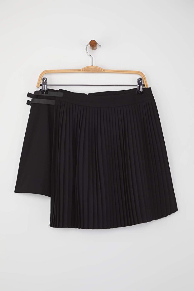 Siyah Piliseli Kemer Detaylı Mini Şort & Bermuda TWOAW26SR00018 - 8