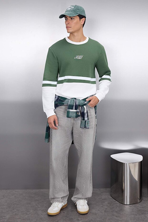 Haki Regular/Normal Kesim Uzun Kollu Baskılı Panelli Sweatshirt TMNAW23SW00140 - 1