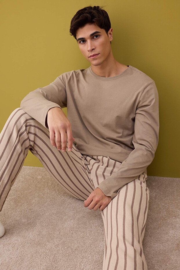 Bej Regular Fit Çizgili Dokulu Örme Pijama Takımı TMNAW26PT00006 - 2