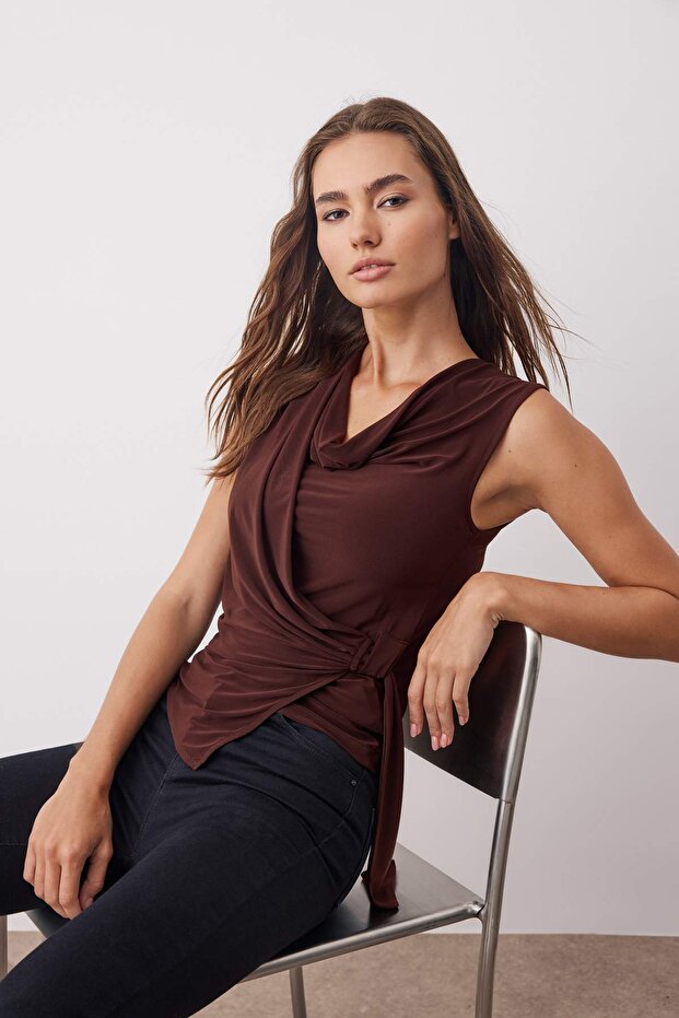 Kahverengi Drape Detaylı Degaje Yaka Uzun Kol Örme Bluz TWOAW26BZ00127 - 1