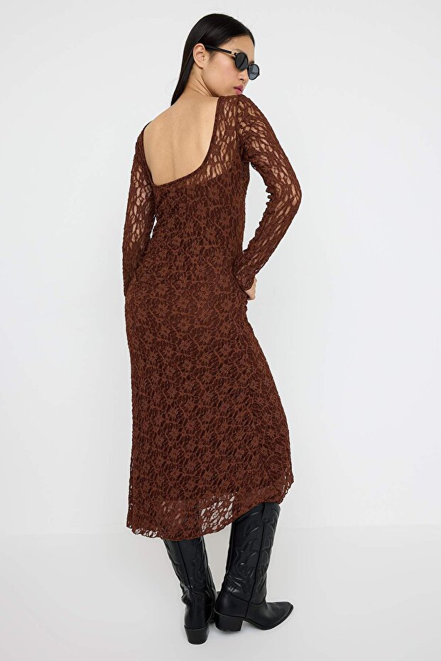 Kahverengi Dantel Bodycon Midi Sırt Dekolteli Astarlı Esnek Örme Elbise TWOAW26EL00016 - 1