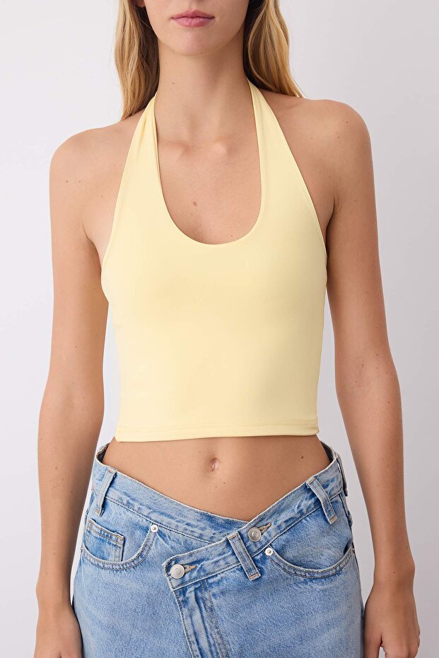 Sarı-Kahverengi Boyundan Geçmeli Vücuda Oturan Crop Esnek Örme Bluz TWOAW26BZ00251 - 3