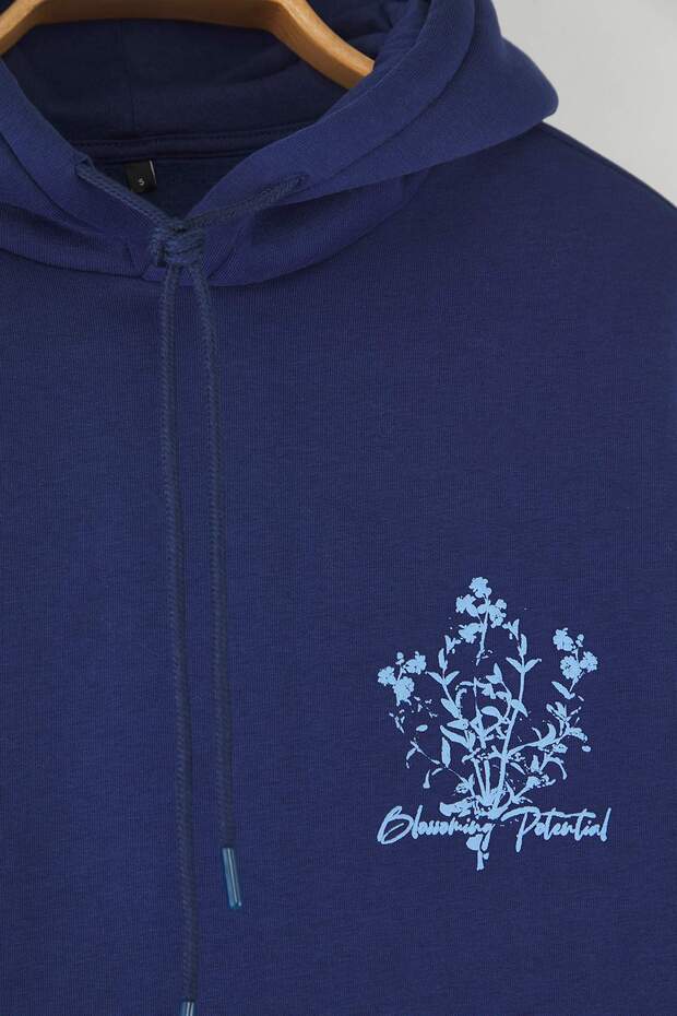 Lacivert Oversize/Geniş Kesim Kapüşonlu Baskılı İçi Polar/Sıcak Tutan Sweatshirt TMNAW24SW00100 - 9