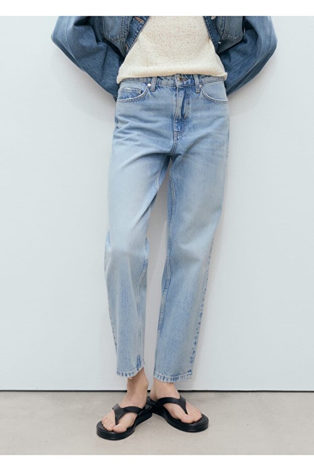Mid-waist straight cut jeans