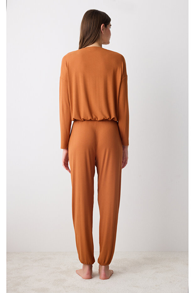 طقم بيجامة بنطلون بني فاتح من Hailey - 5