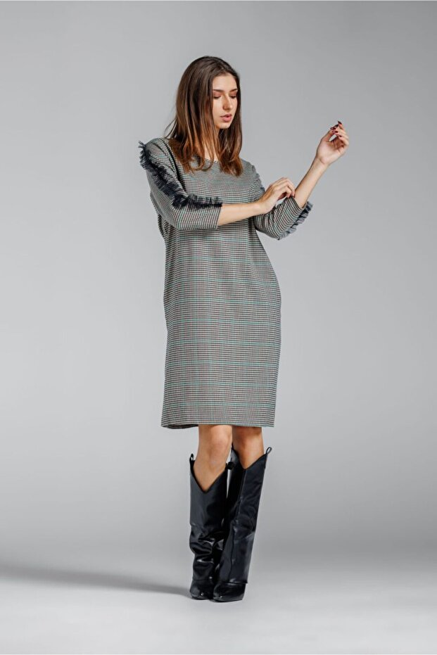 Rochie cu volan pe maneca