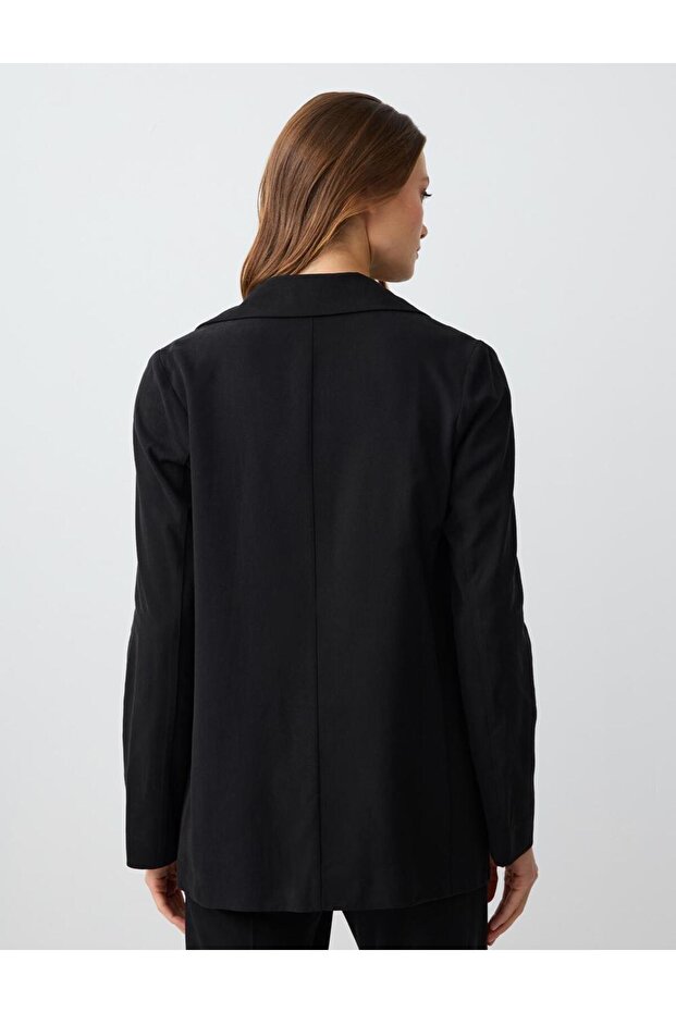 سترة سوداء منسوجة بأكمام طويلة وقصة مستقيمة - 6