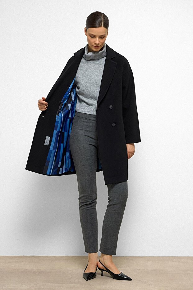 معطف كبير الحجم مبطن ومزخرف باللون الأسود 3095 - 4