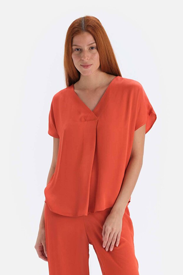 Tile Satin Surface Pleated Blouse - 1