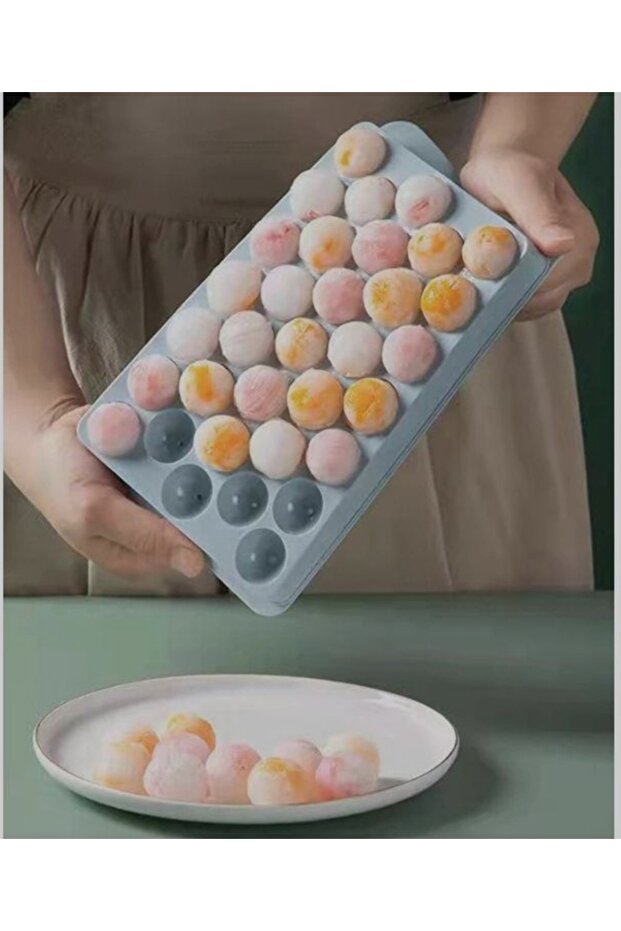 Large Size Practical 33-Compartment Sphere Ice Mold with Lid | Covered Globe Model Plastic Mixed