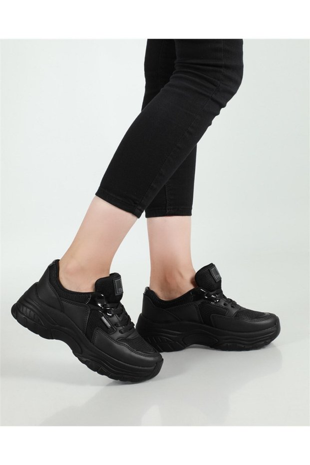 Lace-Up Black Casual Walking Shoes Women's Sneaker Black
