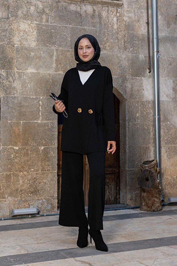 بدلة ليون مرسيريزد باللون الأسود