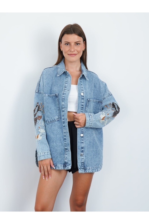 Nakış İşlemeli Oversize Düğme Detaylı Ceket - 4
