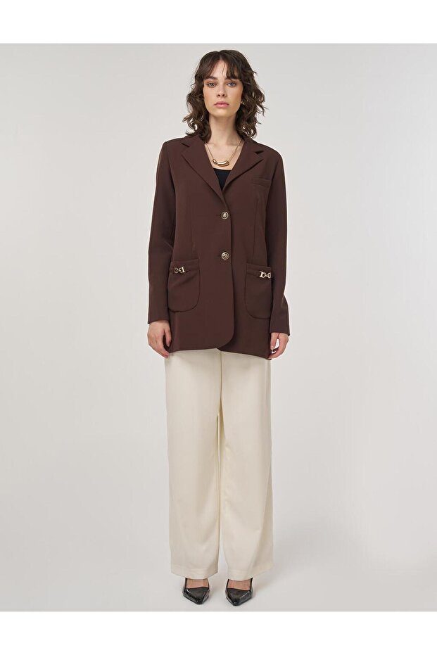 سترة بليزر بزرار مزدوج باللون البني الداكن - 3