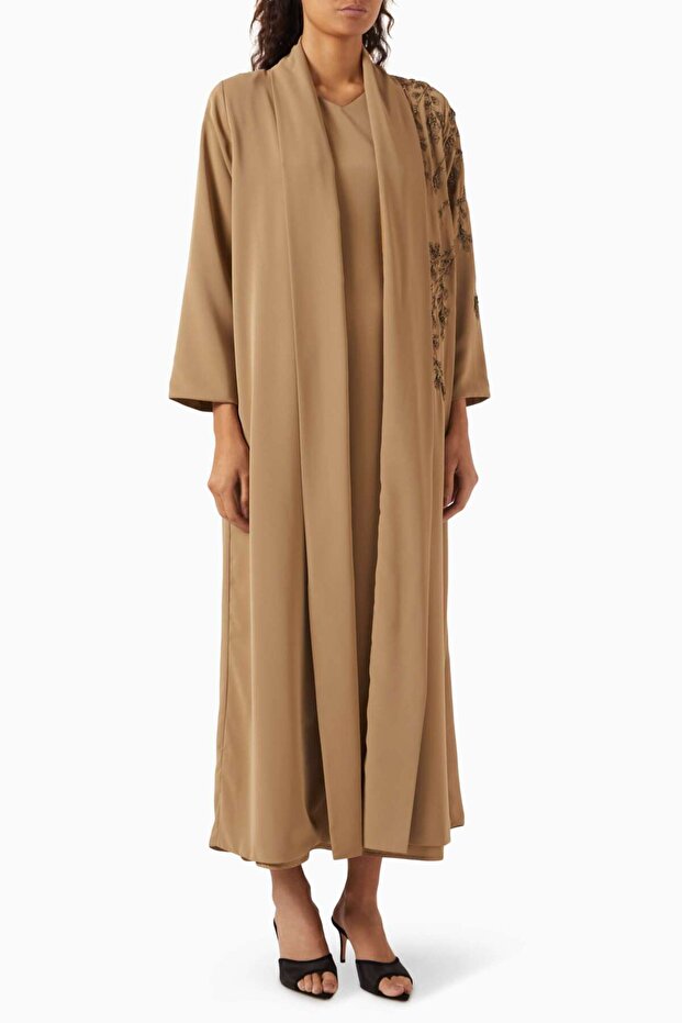 Stylish Beaded Abaya Offers Everyday Elegance with Its Comfortable and Convenient Design