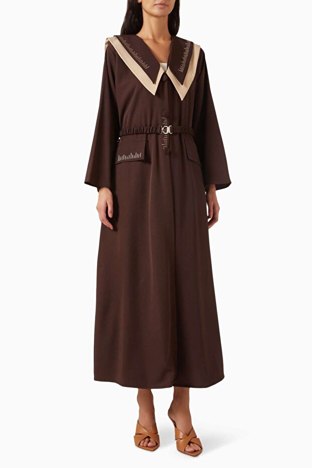 Stylish Waist Row Abaya Combines Modern and Traditional Styles