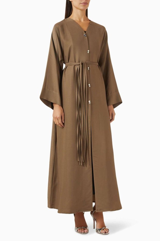 Reflect elegance with the waist-detailed buttoned abaya that suits every occasion.