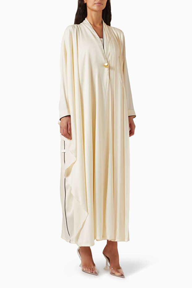 Capture Elegance in Everyday and Formal Style with Draped Abaya Offering Modern Design and Sophistication