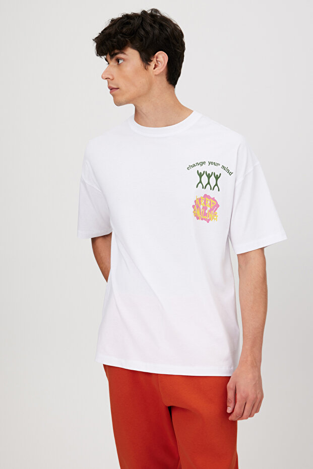 Oversize Fit White T-Shirt with Front & Back Print - Casual Streetwear