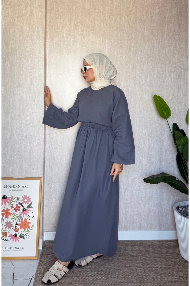 طقم كاجوال من الموسلين باللون الرمادي الداكن - 5